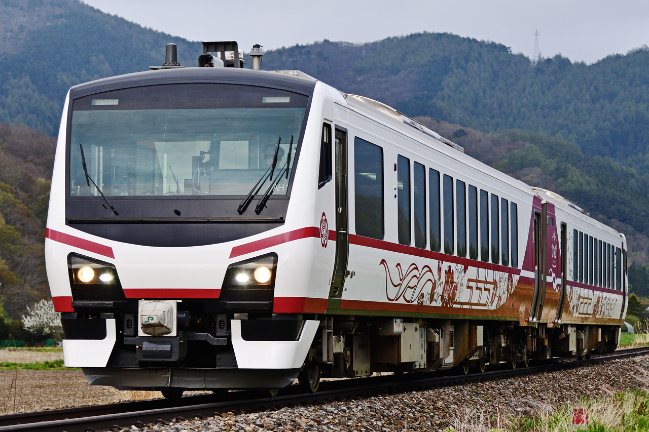 のってたのしい列車~ひなび~