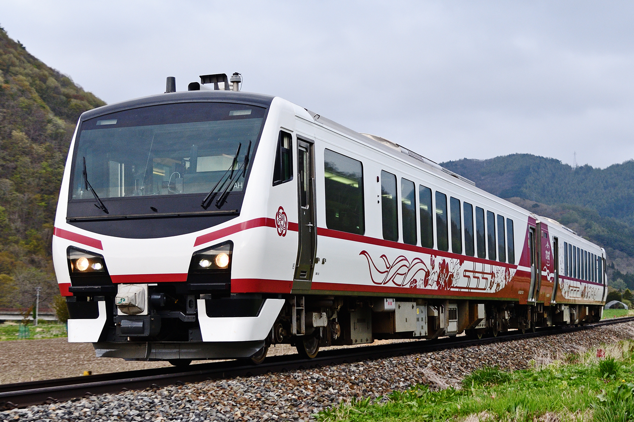のってたのしい列車~ひなび~