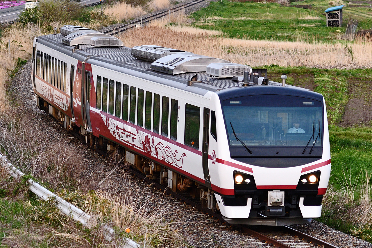 のってたのしい列車~ひなび~