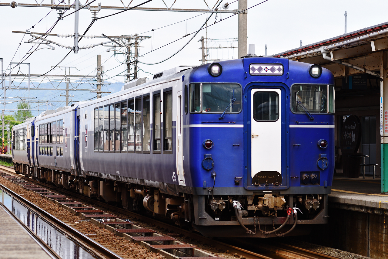 のって楽しい列車「越乃ShuKura」
