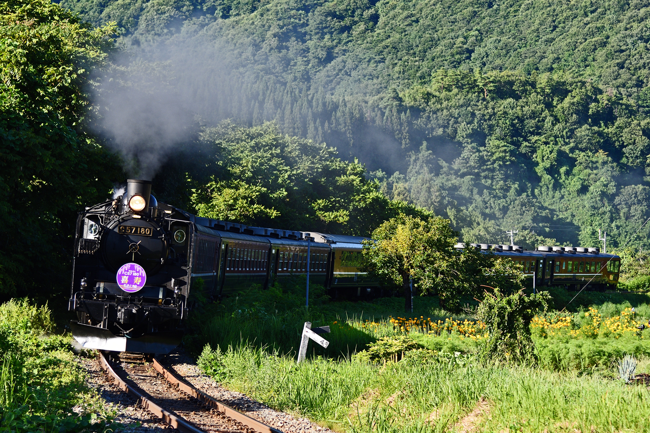 SLばんえつ物語 C57型蒸気機関車180号機